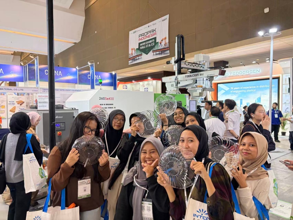 印尼橡塑盛會(huì)，華大機(jī)械以SeKIII系列共拓東南亞智造新局